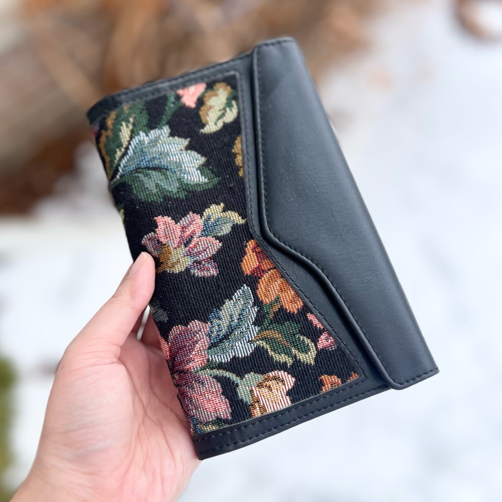 Day Runner Vintage Tapestry Planner Cover 🌸